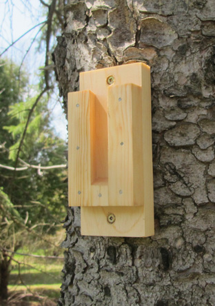 Using a bracket to mount a birdhouse